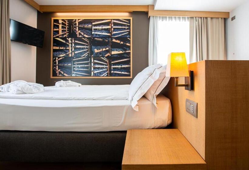 Полулюкс, Wine Hotel Retici Balzi