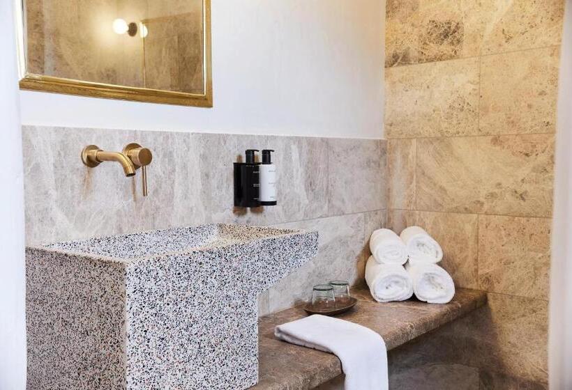 מיטת קינג בסוויטה, Equilicuá