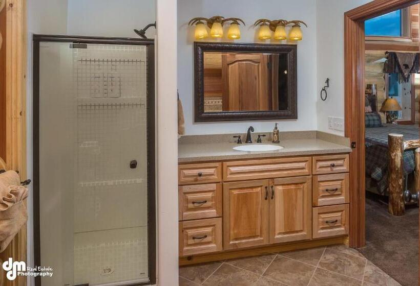 جناح مطلّ علي الجبل, Alaska Knotty Pine B&b