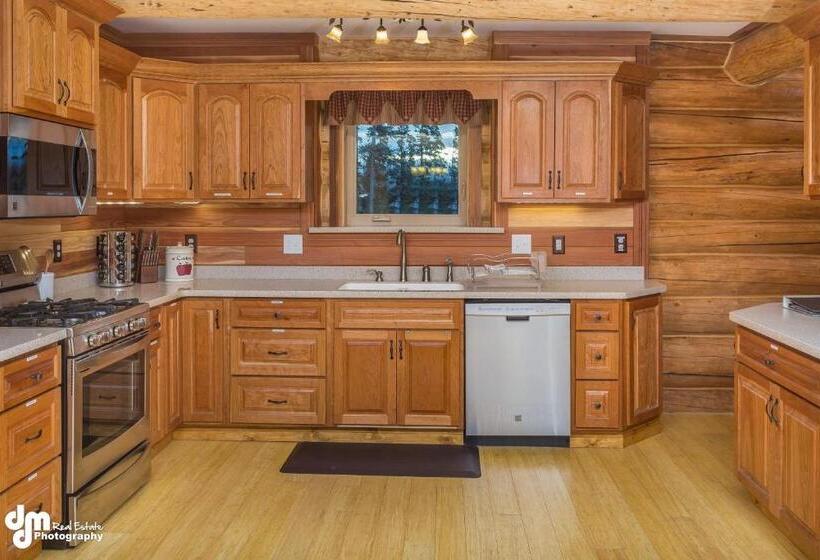 标准间, Alaska Knotty Pine B&b