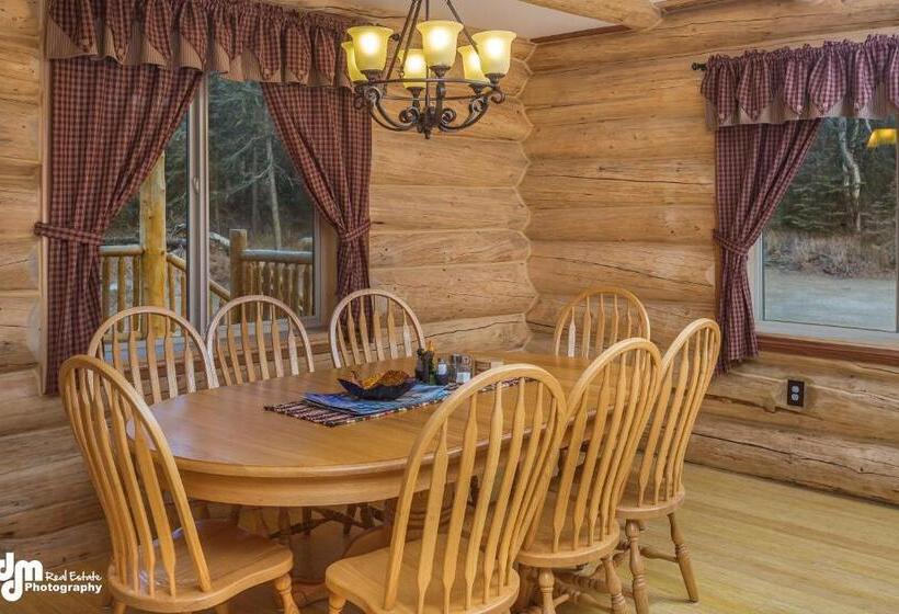 جناح عائلي, Alaska Knotty Pine B&b