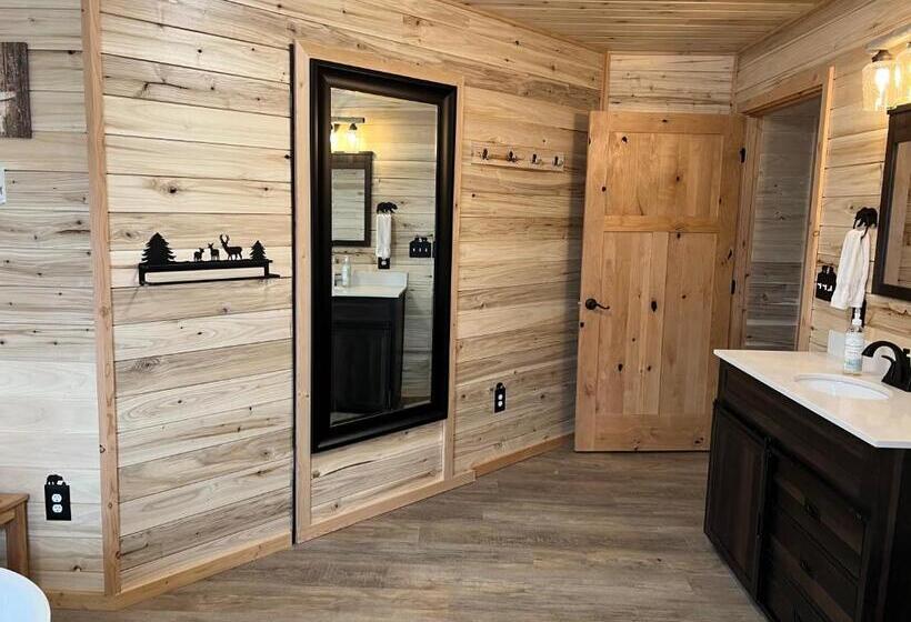 Family Suite, Alaska Knotty Pine B&b