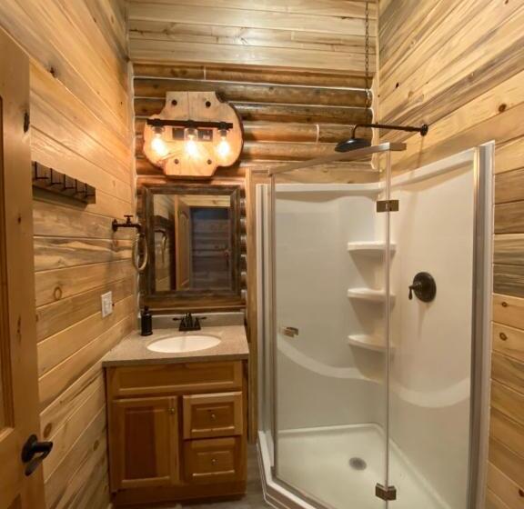 غرفة ديلوكس, Alaska Knotty Pine B&b