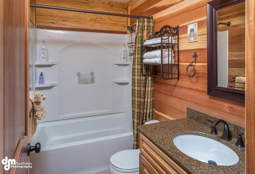 Люкс Вид на Горы, Alaska Knotty Pine B&b