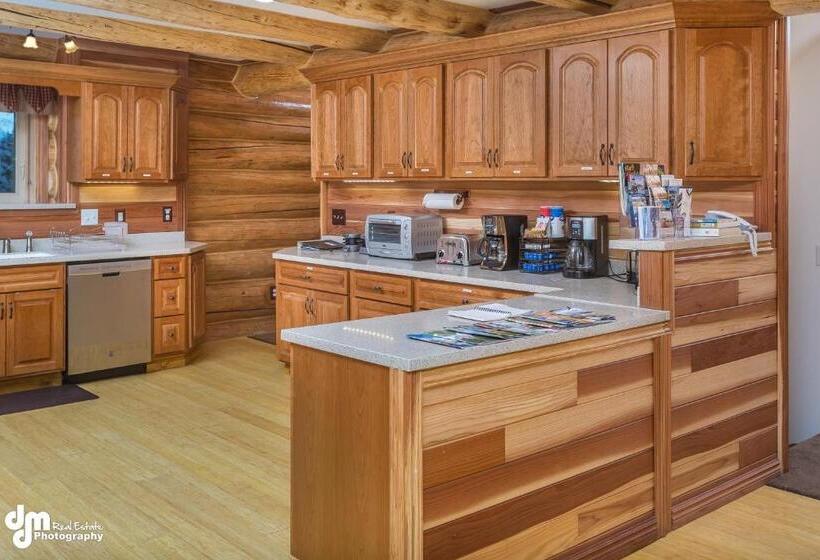 Номер Стандарт, Alaska Knotty Pine B&b