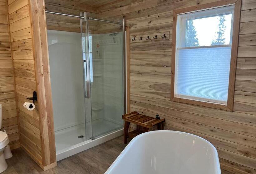 جناح عائلي, Alaska Knotty Pine B&b