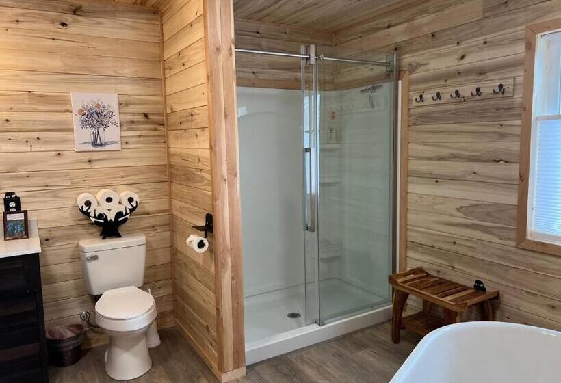 Family Suite, Alaska Knotty Pine B&b