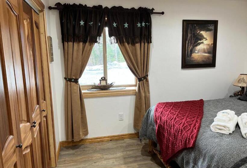 جناح عائلي, Alaska Knotty Pine B&b