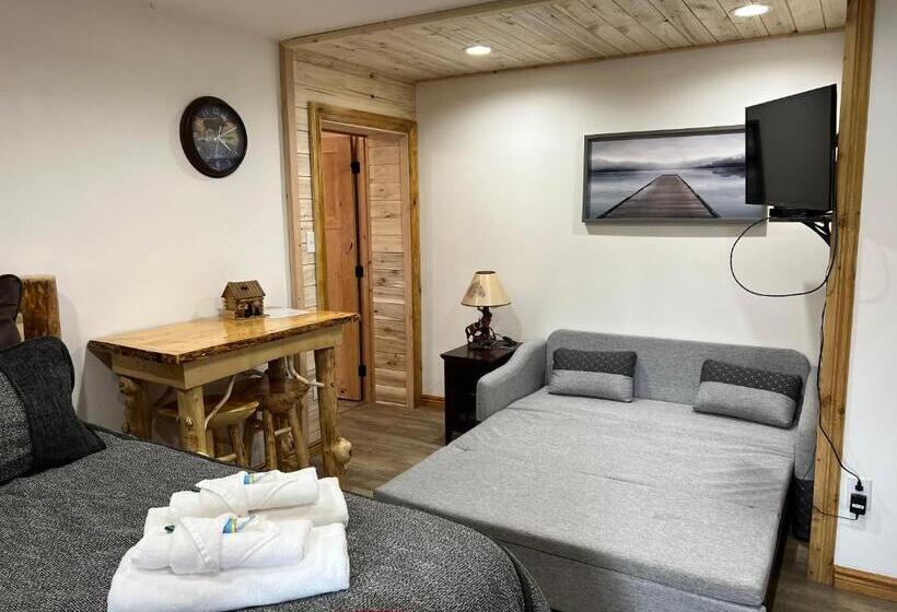 Family Suite, Alaska Knotty Pine B&b
