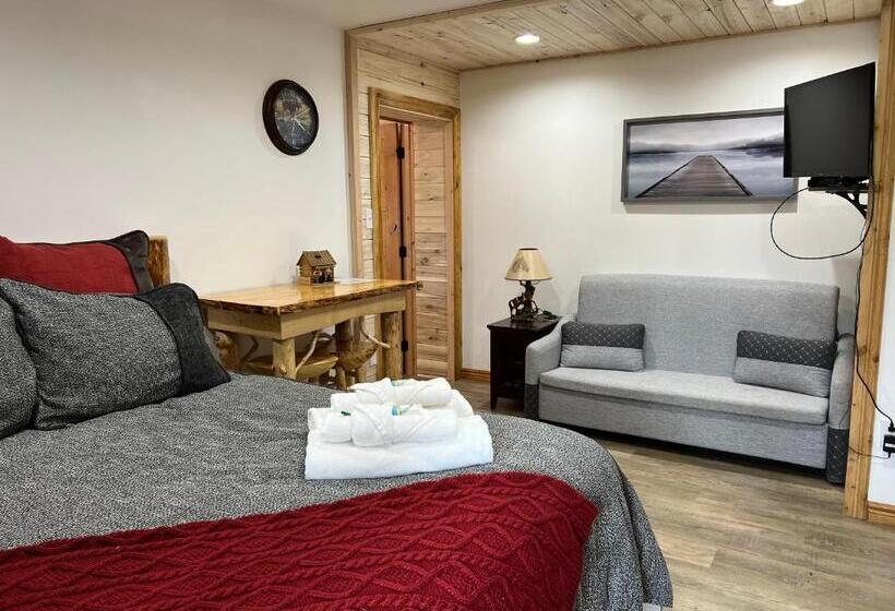 جناح عائلي, Alaska Knotty Pine B&b