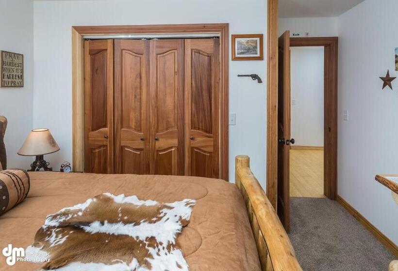 غرفة قياسية, Alaska Knotty Pine B&b