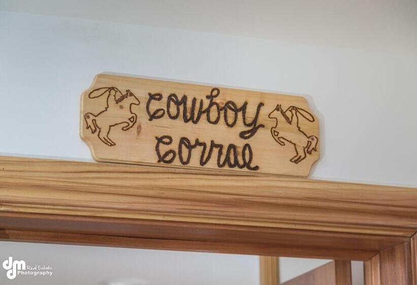 Номер Стандарт, Alaska Knotty Pine B&b