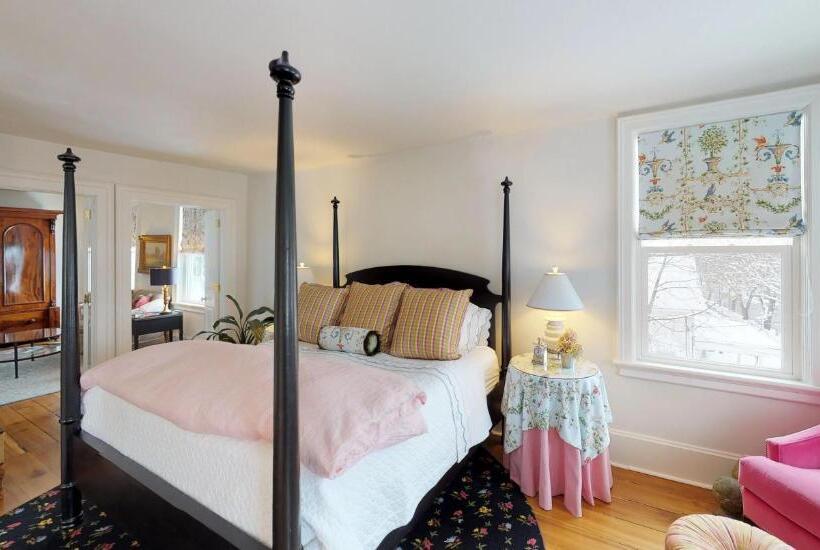 スーペリアースイート, 34 State Historic Luxury Suites Skaneateles