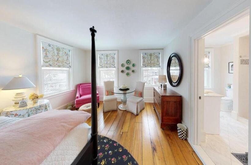 סוויטת סופריור, 34 State Historic Luxury Suites Skaneateles