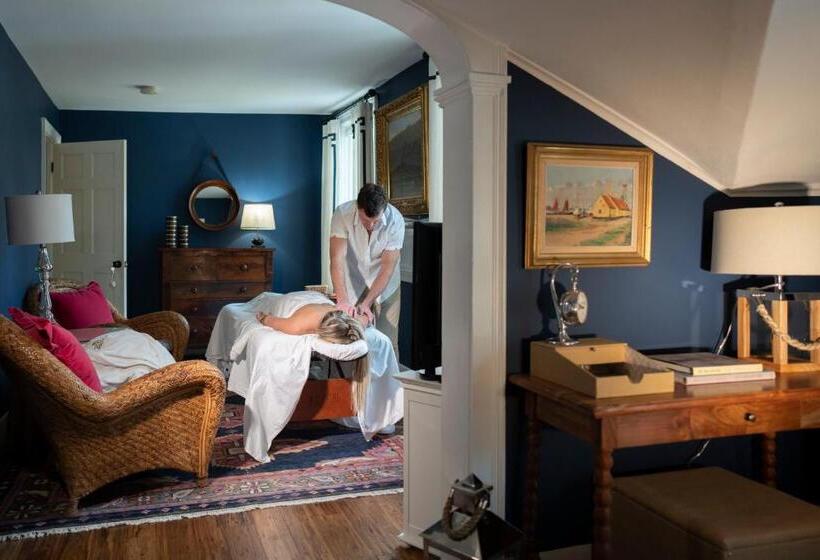 ガーデンビュースイート, 34 State Historic Luxury Suites Skaneateles