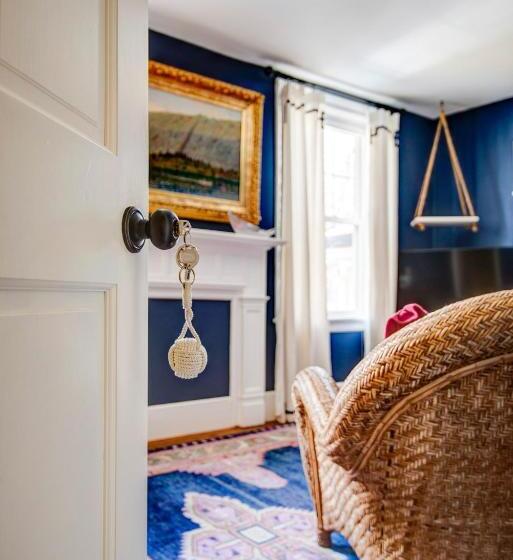 סוויטה נוף לגינה, 34 State Historic Luxury Suites Skaneateles