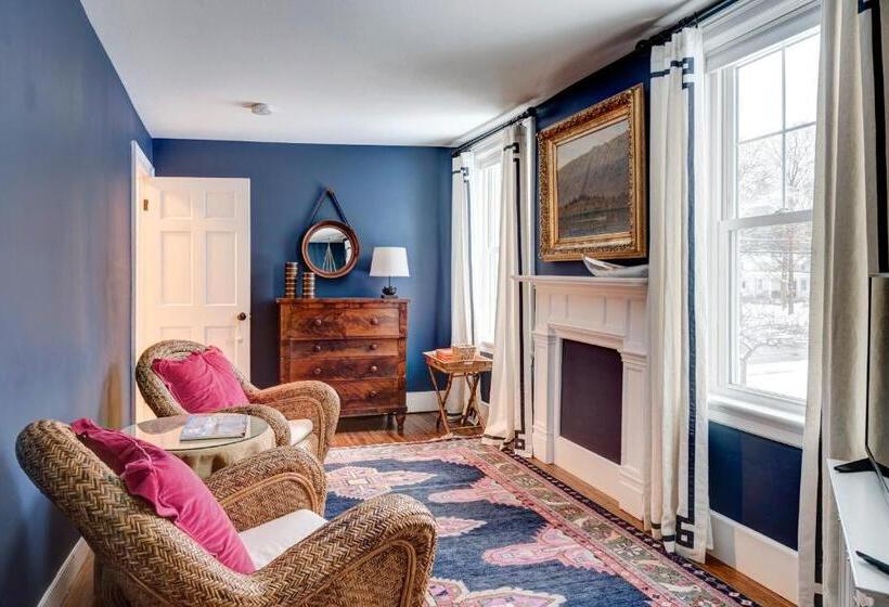 סוויטה נוף לגינה, 34 State Historic Luxury Suites Skaneateles