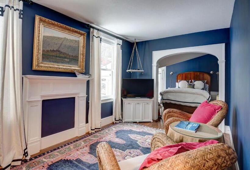 סוויטה נוף לגינה, 34 State Historic Luxury Suites Skaneateles