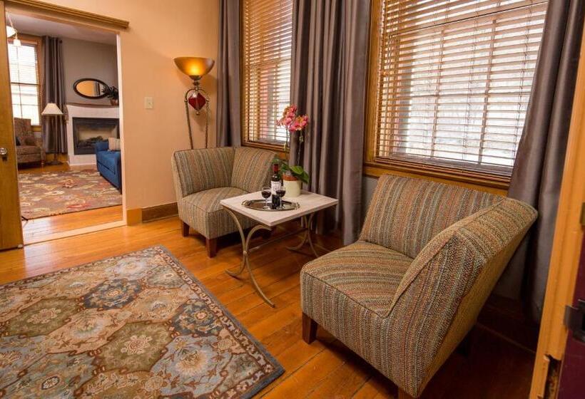 מיטת קינג בסוויטה, Farmers Guest House