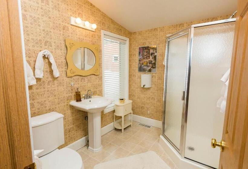 스위트 킹사이즈 침대, Farmers Guest House