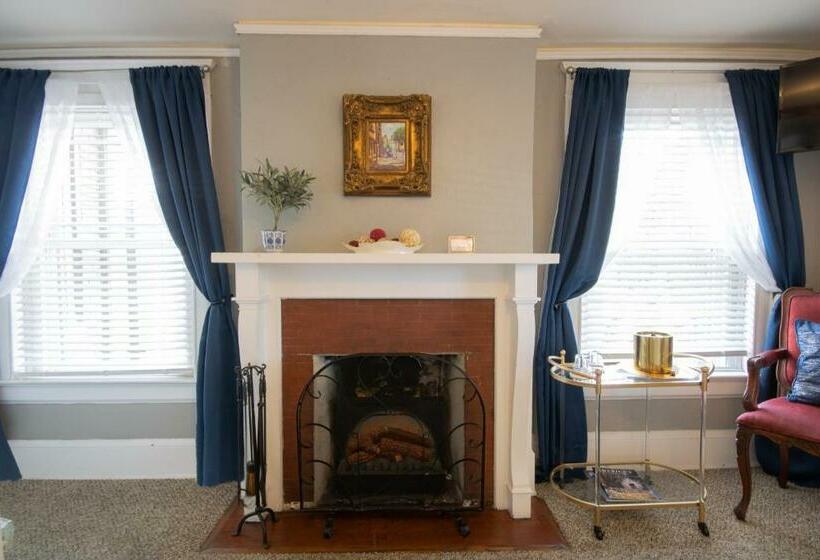 جناح مزوَّد بشرفة, Inn On Charlotte