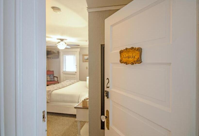 جناح مزوَّد بشرفة, Inn On Charlotte