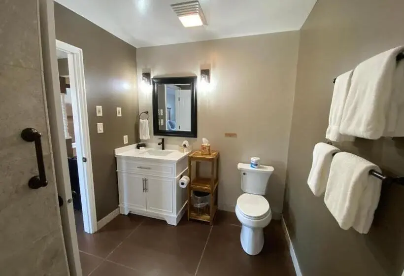 デラックスの4人部屋, Skyridge Inn
