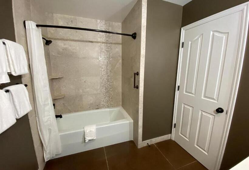 디럭스 4인 룸, Skyridge Inn