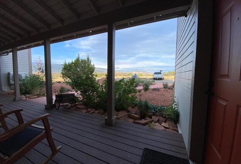 디럭스 4인 룸, Skyridge Inn