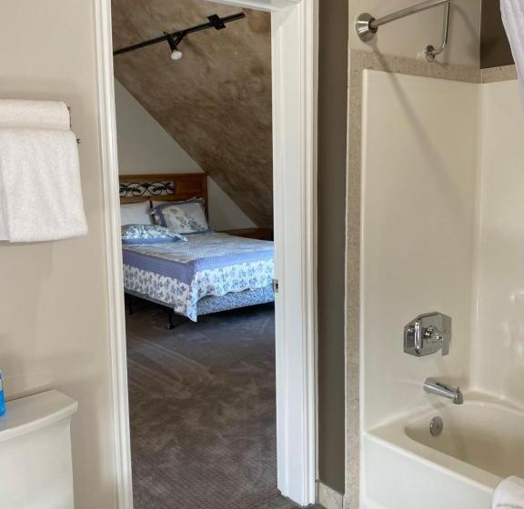 Люкс Повышенной Комфортности, Skyridge Inn