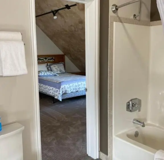 デラックススイート, Skyridge Inn
