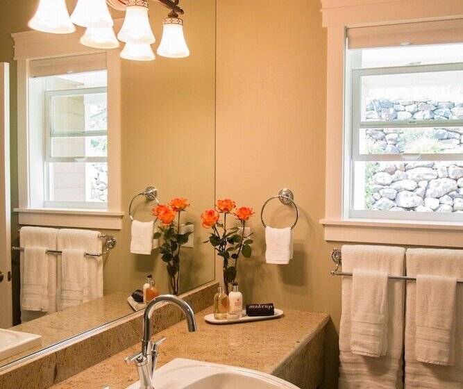 סוויטה, Summer Creek Inn