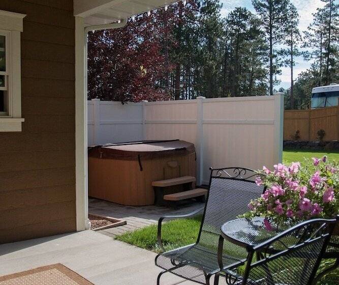 סוויטה, Summer Creek Inn