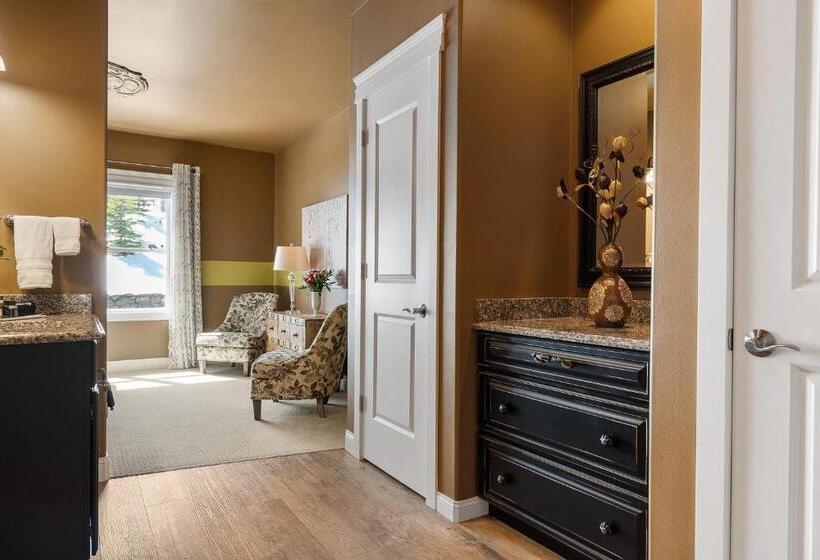 מיטת קינג בסוויטה, Summer Creek Inn