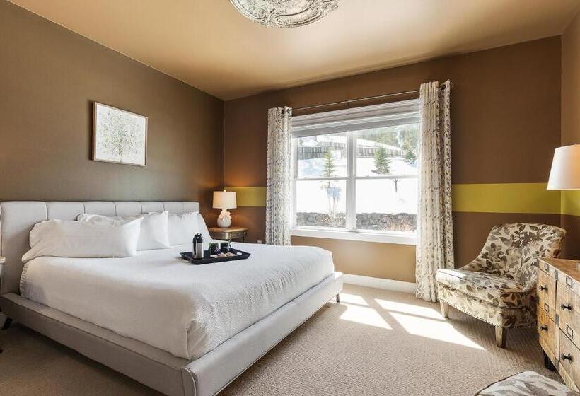 מיטת קינג בסוויטה, Summer Creek Inn