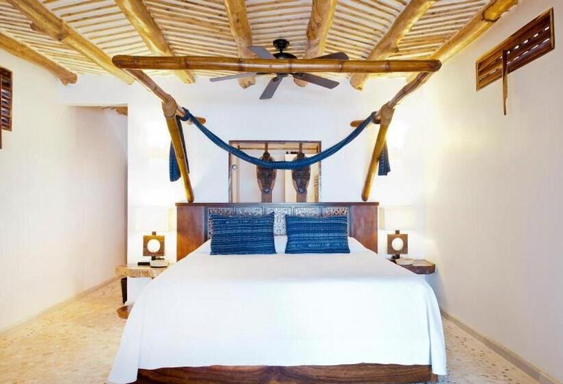 جناح مطلّ علي البحر, Aamori Boutique