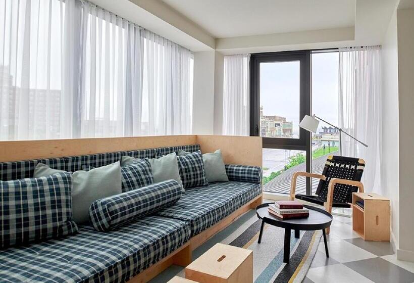 جناح مطلّ علي الحديقة, The Asbury