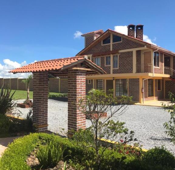 샬레, Y Cabañas Alan