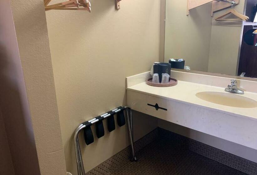 キングサイズベッドのスタンダードルーム, Budget Inn Beebe