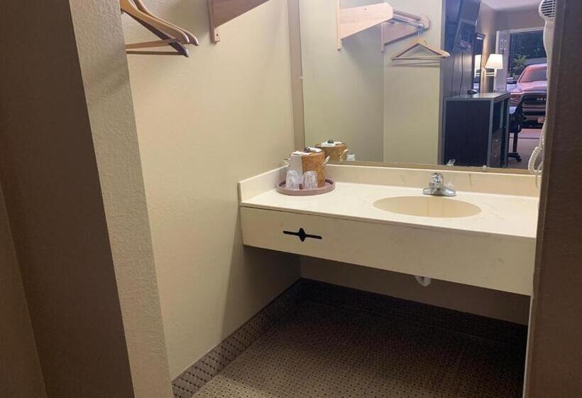 キングサイズベッドのスタンダードルーム, Budget Inn Beebe