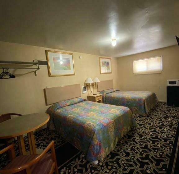 Номер Стандарт 2 Двуспальные Кровати, Budget Inn