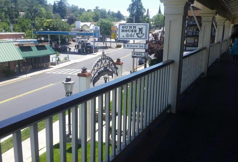 חדר סטנדרט נוף לבריכה, Gunn House