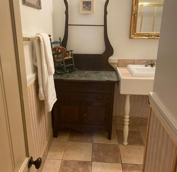 חדר סטנדרט, Gunn House