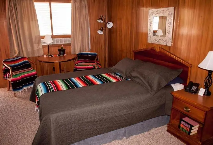 スタンダードルーム, Raton Pass Motor Inn