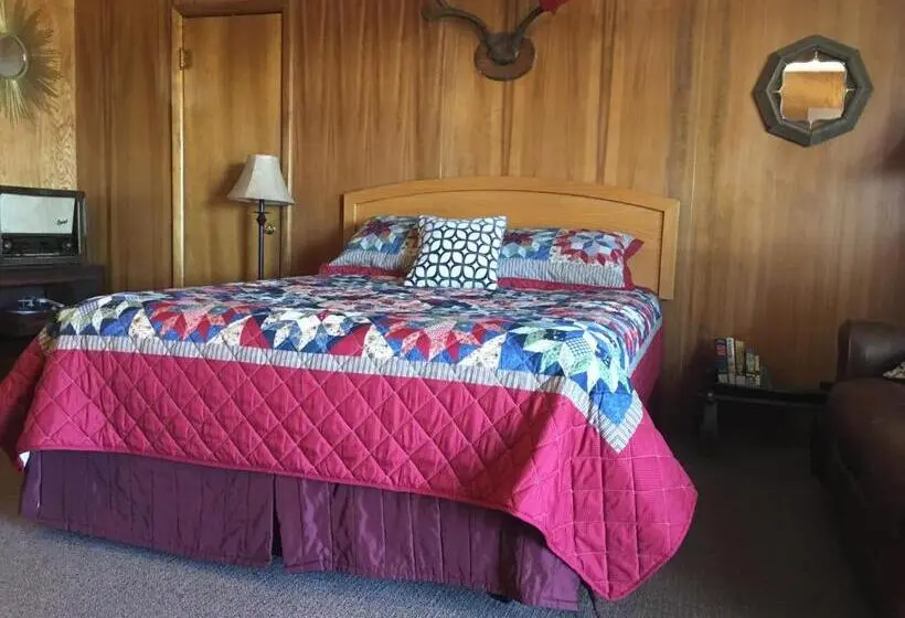 スタンダードルーム, Raton Pass Motor Inn