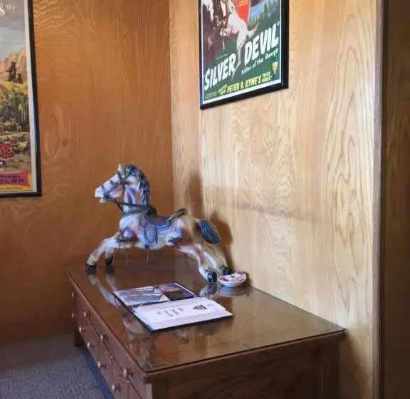スタンダードルーム, Raton Pass Motor Inn