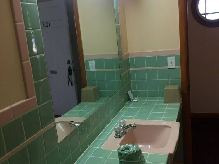 غرفه قياسيه سريرين مزدوجين, Motel Townhouse