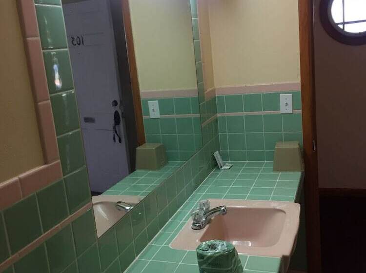 غرفه قياسيه سريرين مزدوجين, Motel Townhouse