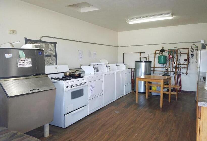 家庭间, Tarragon Motel