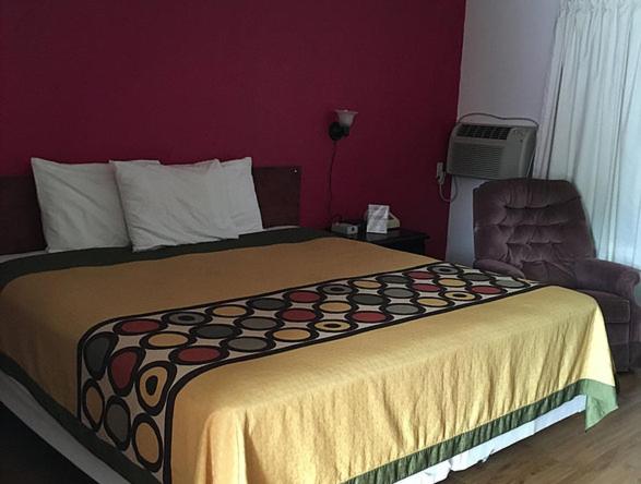 带大床的标准间, Tarragon Motel